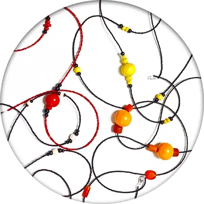 Perlenketten aus diversenMaterialien